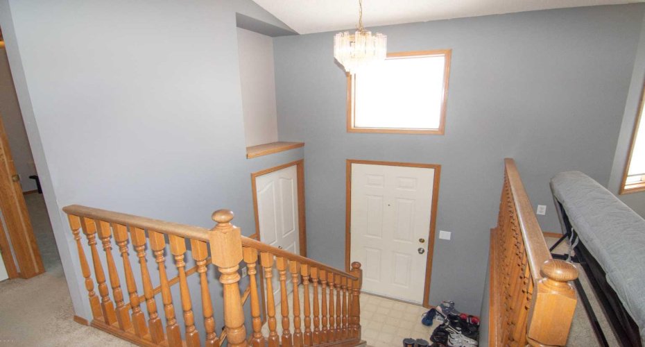 18 West Murphy Place, Cochrane, Alberta T4C1L8, 4 Bedrooms Bedrooms, ,3 BathroomsBathrooms,Residential,For Sale,West Murphy,A2292794