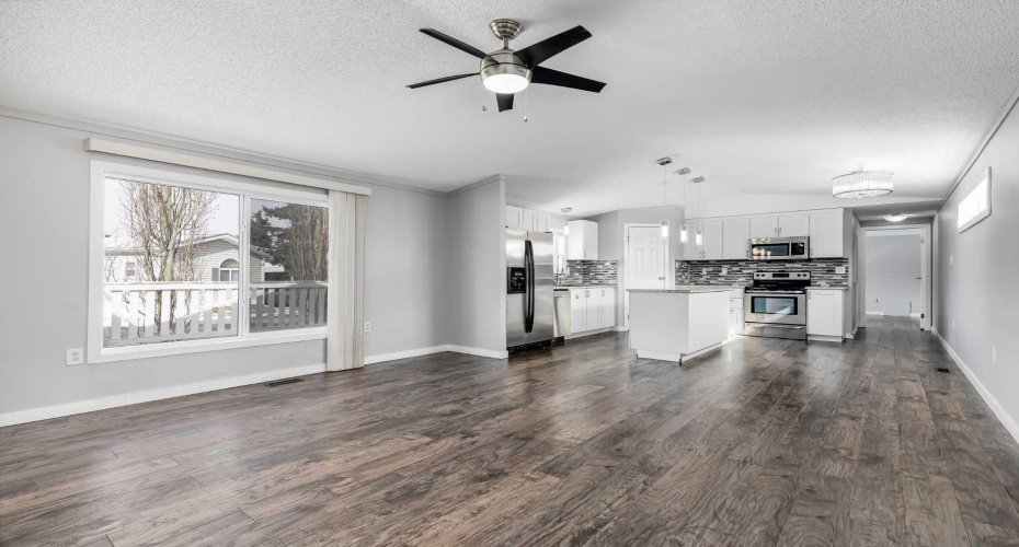 3223 83 Street, Calgary, Alberta T3B 5N7, 3 Bedrooms Bedrooms, ,2 BathroomsBathrooms,Mobile,For Sale,83,A2292803