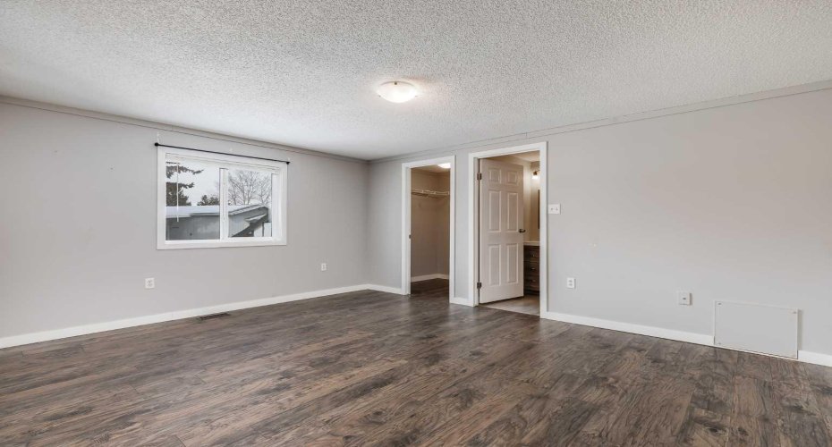 3223 83 Street, Calgary, Alberta T3B 5N7, 3 Bedrooms Bedrooms, ,2 BathroomsBathrooms,Mobile,For Sale,83,A2292803