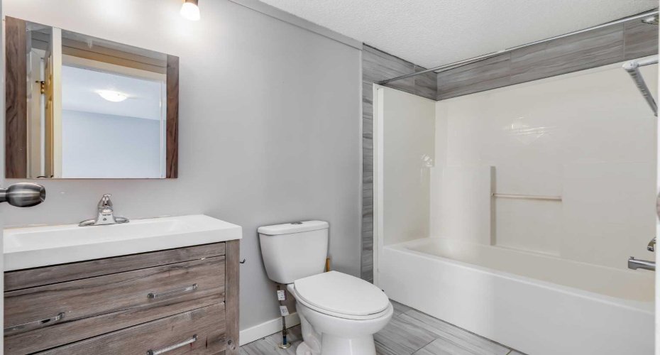 3223 83 Street, Calgary, Alberta T3B 5N7, 3 Bedrooms Bedrooms, ,2 BathroomsBathrooms,Mobile,For Sale,83,A2292803