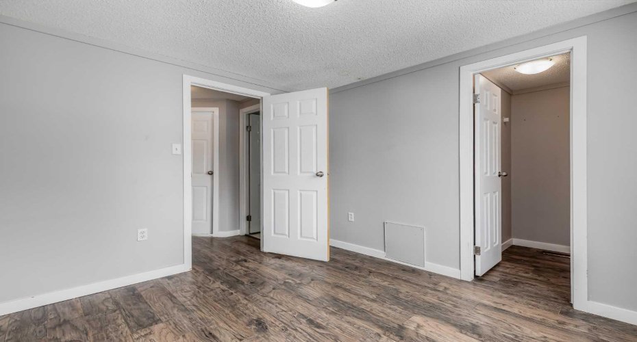 3223 83 Street, Calgary, Alberta T3B 5N7, 3 Bedrooms Bedrooms, ,2 BathroomsBathrooms,Mobile,For Sale,83,A2292803