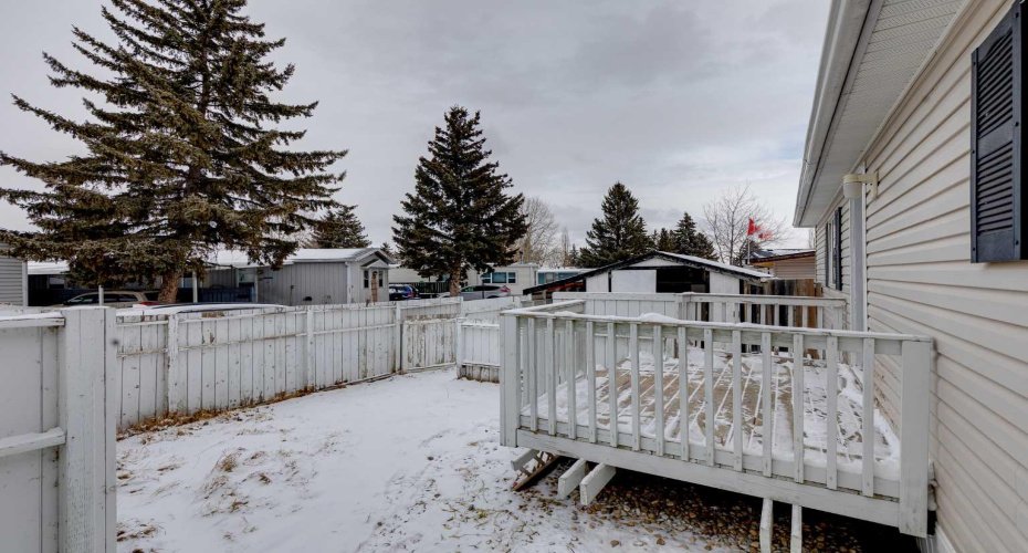 3223 83 Street, Calgary, Alberta T3B 5N7, 3 Bedrooms Bedrooms, ,2 BathroomsBathrooms,Mobile,For Sale,83,A2292803