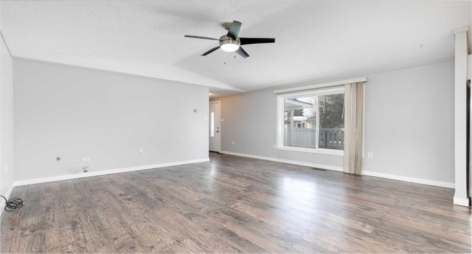 3223 83 Street, Calgary, Alberta T3B 5N7, 3 Bedrooms Bedrooms, ,2 BathroomsBathrooms,Mobile,For Sale,83,A2292803