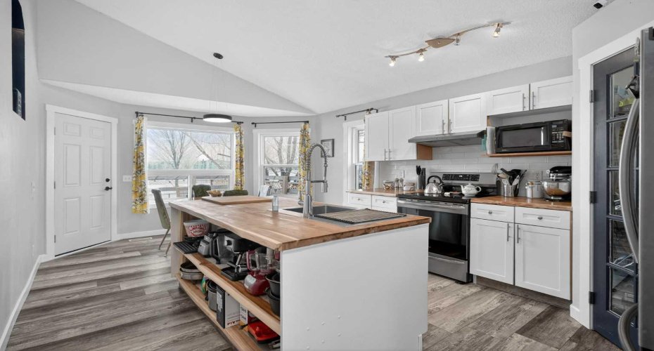 38 Canoe Circle, Airdrie, Alberta T4B2L6, 4 Bedrooms Bedrooms, ,3 BathroomsBathrooms,Residential,For Sale,Canoe,A2288202