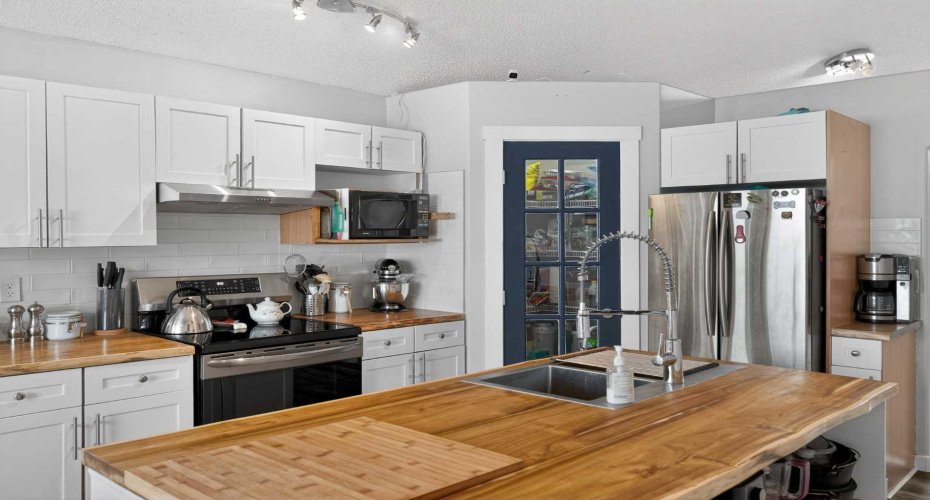 38 Canoe Circle, Airdrie, Alberta T4B2L6, 4 Bedrooms Bedrooms, ,3 BathroomsBathrooms,Residential,For Sale,Canoe,A2288202