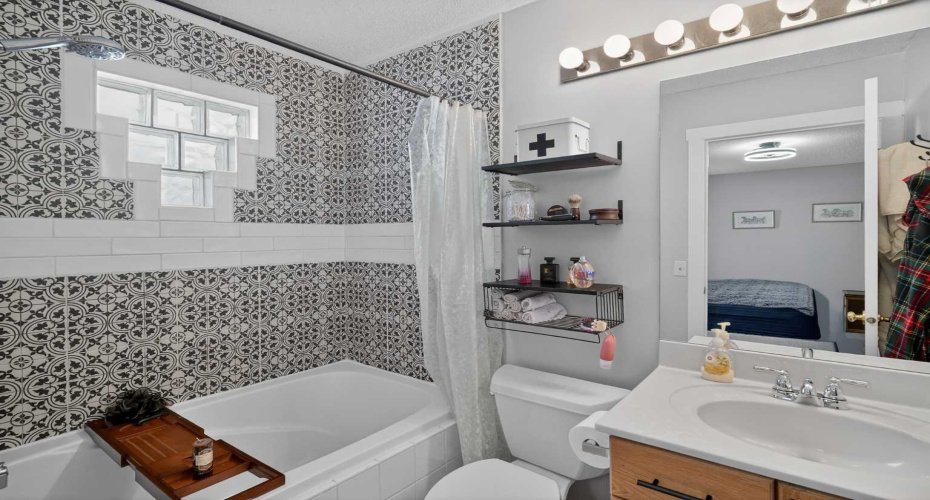 38 Canoe Circle, Airdrie, Alberta T4B2L6, 4 Bedrooms Bedrooms, ,3 BathroomsBathrooms,Residential,For Sale,Canoe,A2288202