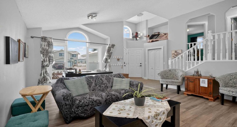 38 Canoe Circle, Airdrie, Alberta T4B2L6, 4 Bedrooms Bedrooms, ,3 BathroomsBathrooms,Residential,For Sale,Canoe,A2288202