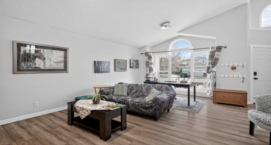 38 Canoe Circle, Airdrie, Alberta T4B2L6, 4 Bedrooms Bedrooms, ,3 BathroomsBathrooms,Residential,For Sale,Canoe,A2288202