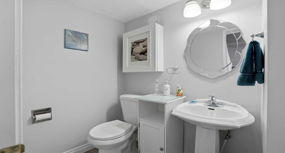 100 Pennsylvania Road, Calgary, Alberta T2A 4Y8, 3 Bedrooms Bedrooms, ,2 BathroomsBathrooms,Residential,For Sale,Pennsylvania,A2288402