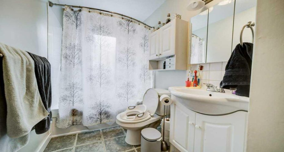 1112 17 Street, Lethbridge, Alberta T1K 1Y1, 3 Bedrooms Bedrooms, ,2 BathroomsBathrooms,Residential,For Sale,17,A2288511