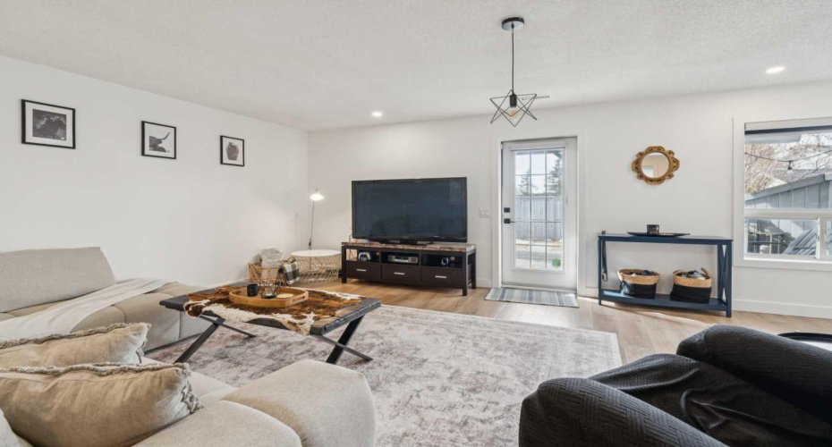 Bright walk-out basement