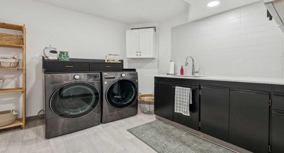 Basement kitchen / laundry room