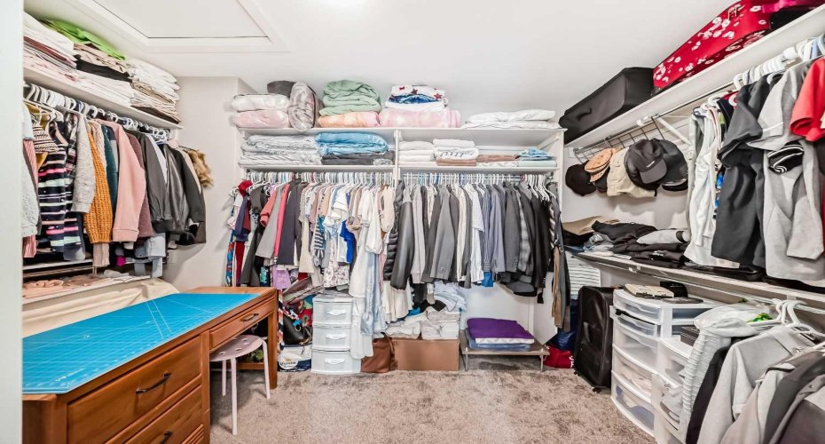 1337 Chinook Gate Green, Airdrie, Alberta T4B5J1, 7 Bedrooms Bedrooms, ,4 BathroomsBathrooms,Residential,For Sale,Chinook Gate,A2292831