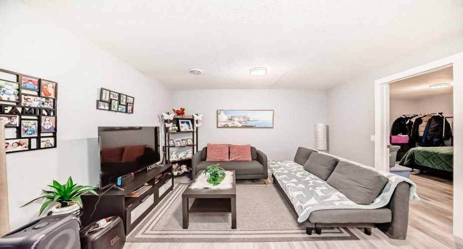 1337 Chinook Gate Green, Airdrie, Alberta T4B5J1, 7 Bedrooms Bedrooms, ,4 BathroomsBathrooms,Residential,For Sale,Chinook Gate,A2292831