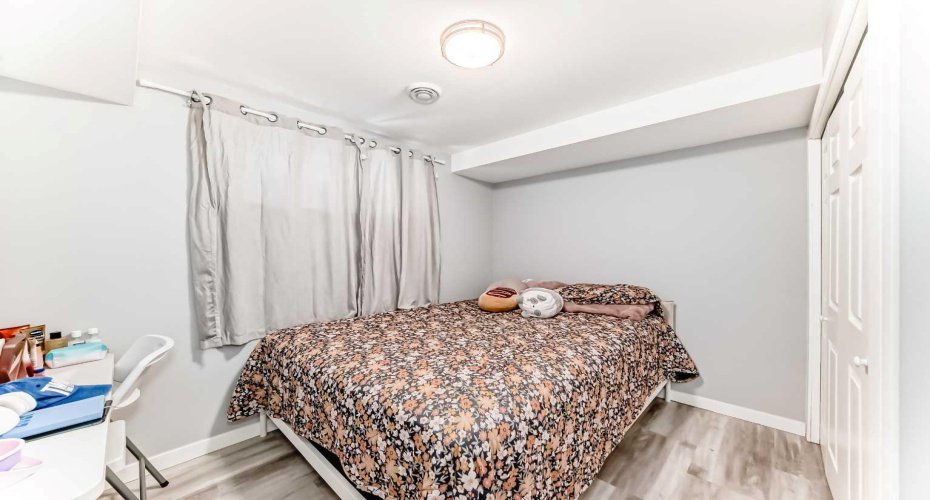 1337 Chinook Gate Green, Airdrie, Alberta T4B5J1, 7 Bedrooms Bedrooms, ,4 BathroomsBathrooms,Residential,For Sale,Chinook Gate,A2292831