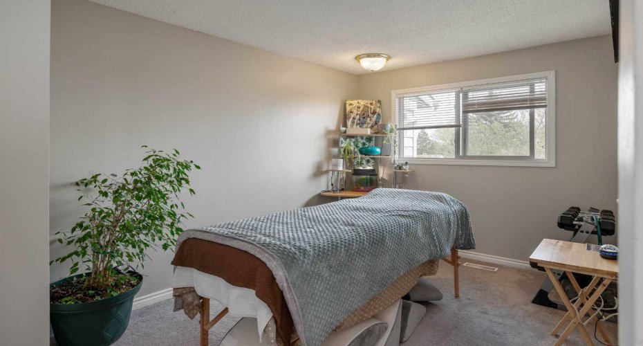 9909 171 Avenue, Edmonton, Alberta T5X 4X2, 3 Bedrooms Bedrooms, ,2 BathroomsBathrooms,Residential,For Sale,171,A2289343