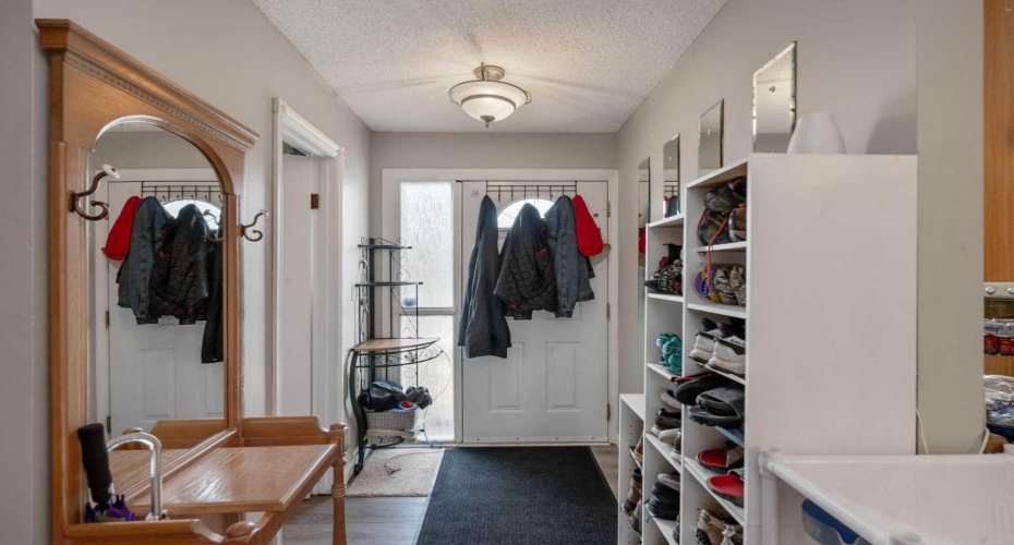 9909 171 Avenue, Edmonton, Alberta T5X 4X2, 3 Bedrooms Bedrooms, ,2 BathroomsBathrooms,Residential,For Sale,171,A2289343