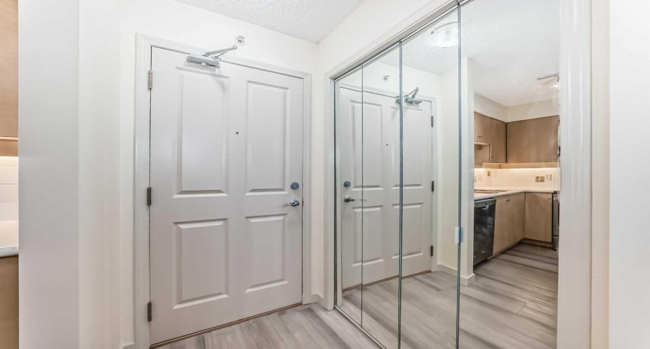 650 10 Street, Calgary, Alberta T3L 0E2, 2 Bedrooms Bedrooms, ,2 BathroomsBathrooms,Residential,For Sale,10,A2289438