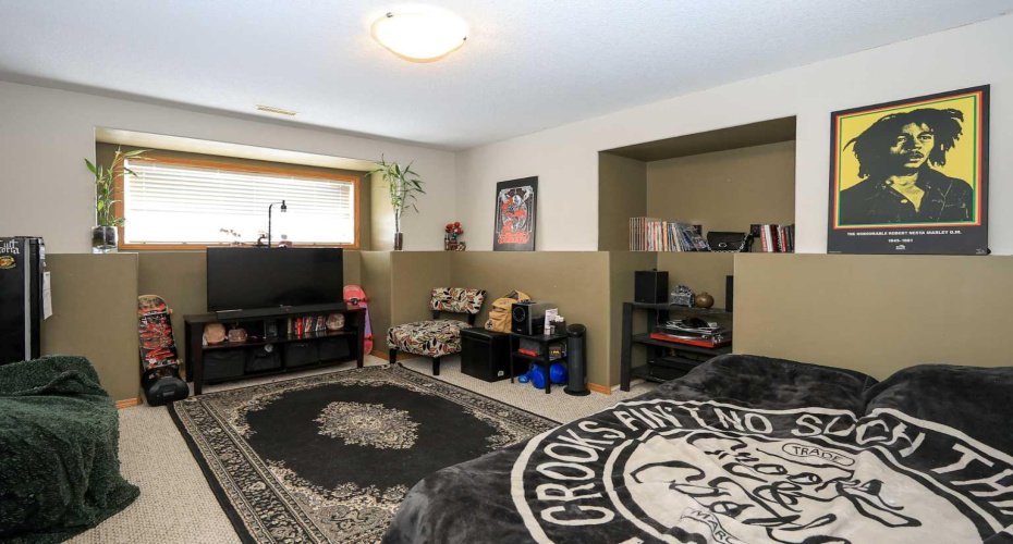 77 Duval Crescent, Red Deer, Alberta T4R 2Y7, 5 Bedrooms Bedrooms, ,3 BathroomsBathrooms,Residential,For Sale,Duval,A2289519