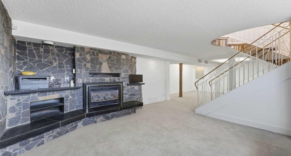 5212 33 Street, Calgary, Alberta T2L 1V4, 5 Bedrooms Bedrooms, ,3 BathroomsBathrooms,Residential,For Sale,33,A2289827