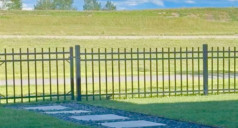 Access to the walking path