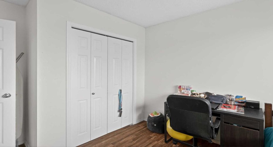 260 Stonemere Place, Chestermere, Alberta T1Z 1N2, 3 Bedrooms Bedrooms, ,3 BathroomsBathrooms,Residential,For Sale,Stonemere Place,A2290215