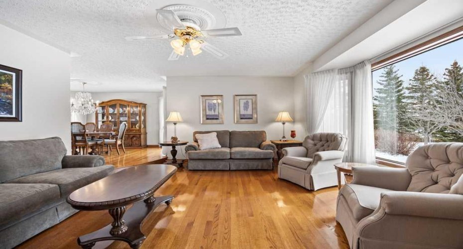 70 Springland Manor Crescent, Rural Rocky View County, Alberta T3Z 3K1, 5 Bedrooms Bedrooms, ,4 BathroomsBathrooms,Residential,For Sale,Springland Manor,A2290286