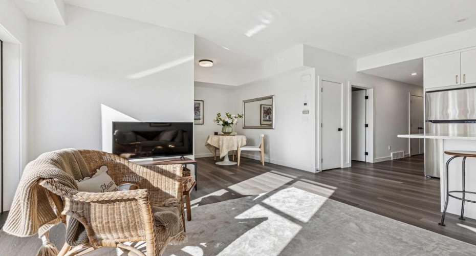 2117 81 Street, Calgary, Alberta T3H 6H5, 2 Bedrooms Bedrooms, ,2 BathroomsBathrooms,Residential,For Sale,81,A2292889