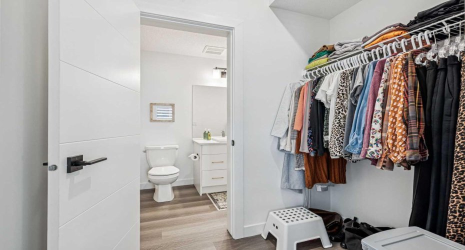 2117 81 Street, Calgary, Alberta T3H 6H5, 2 Bedrooms Bedrooms, ,2 BathroomsBathrooms,Residential,For Sale,81,A2292889