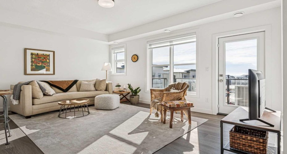 2117 81 Street, Calgary, Alberta T3H 6H5, 2 Bedrooms Bedrooms, ,2 BathroomsBathrooms,Residential,For Sale,81,A2292889