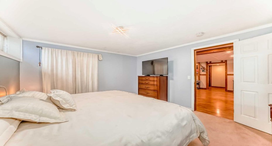 48 Midglen Way, Calgary, Alberta T2X 1G4, 4 Bedrooms Bedrooms, ,2 BathroomsBathrooms,Residential,For Sale,Midglen,A2290419