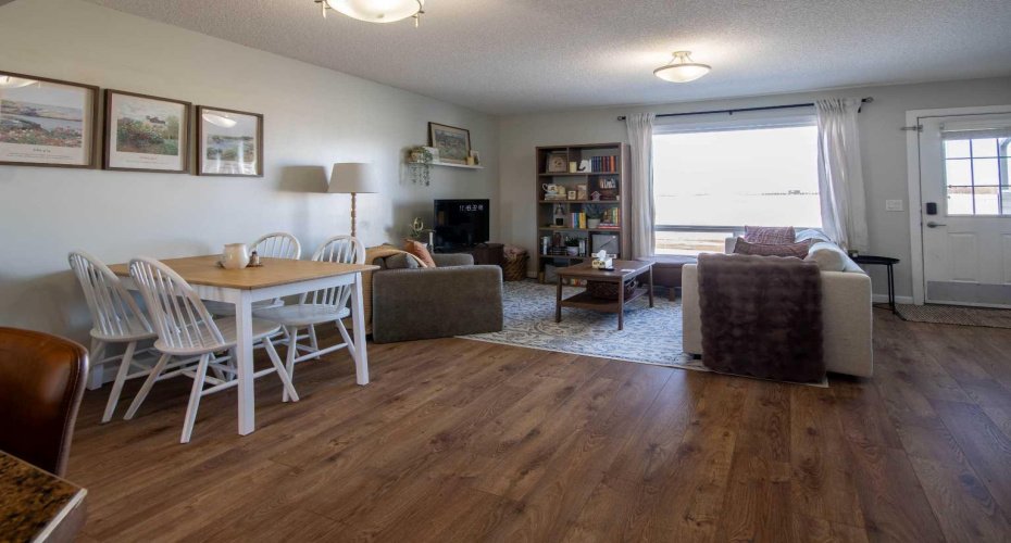 203 Clover Way, Carstairs, Alberta T0M 0N0, 3 Bedrooms Bedrooms, ,2 BathroomsBathrooms,Residential,For Sale,Clover,A2292899