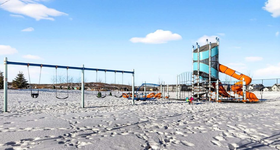 58 Creekside Way, Calgary, Alberta T2X 6E2, 4 Bedrooms Bedrooms, ,4 BathroomsBathrooms,Residential,For Sale,Creekside,A2292907