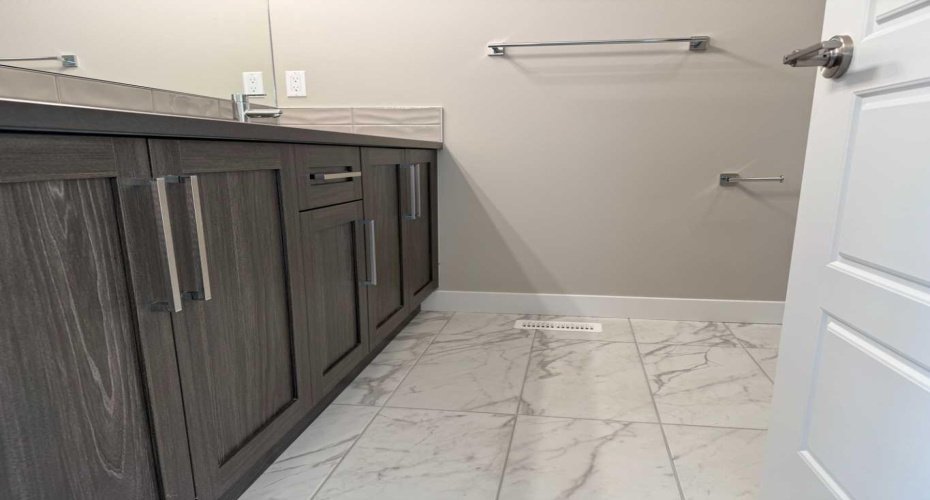 302 Sundown Road, Cochrane, Alberta T4C 3H2, 3 Bedrooms Bedrooms, ,3 BathroomsBathrooms,Residential,For Sale,Sundown,A2256036