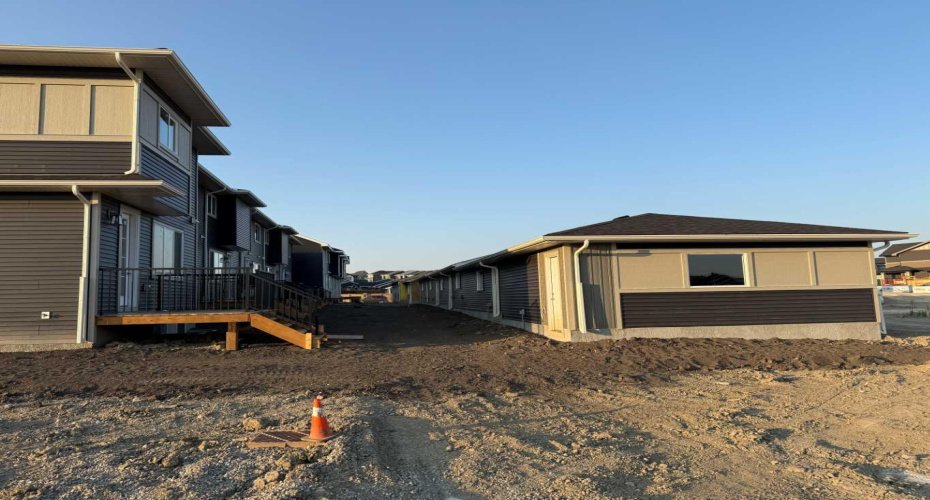 302 Sundown Road, Cochrane, Alberta T4C 3H2, 3 Bedrooms Bedrooms, ,3 BathroomsBathrooms,Residential,For Sale,Sundown,A2256036