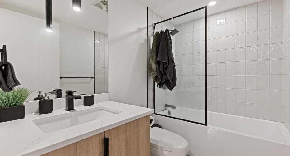 809 Drury Avenue, Calgary, Alberta T2E 0M3, 6 Bedrooms Bedrooms, ,5 BathroomsBathrooms,Residential,For Sale,Drury,A2290626