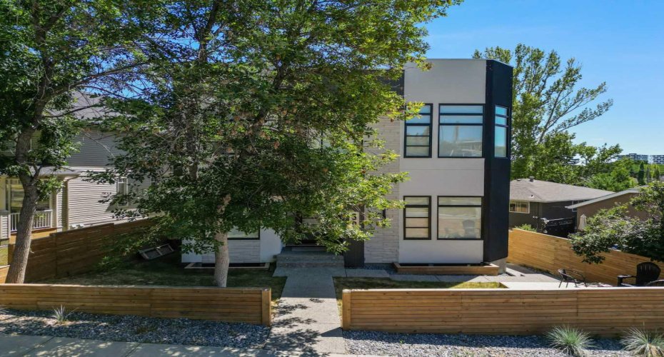 809 Drury Avenue, Calgary, Alberta T2E 0M3, 6 Bedrooms Bedrooms, ,5 BathroomsBathrooms,Residential,For Sale,Drury,A2290626