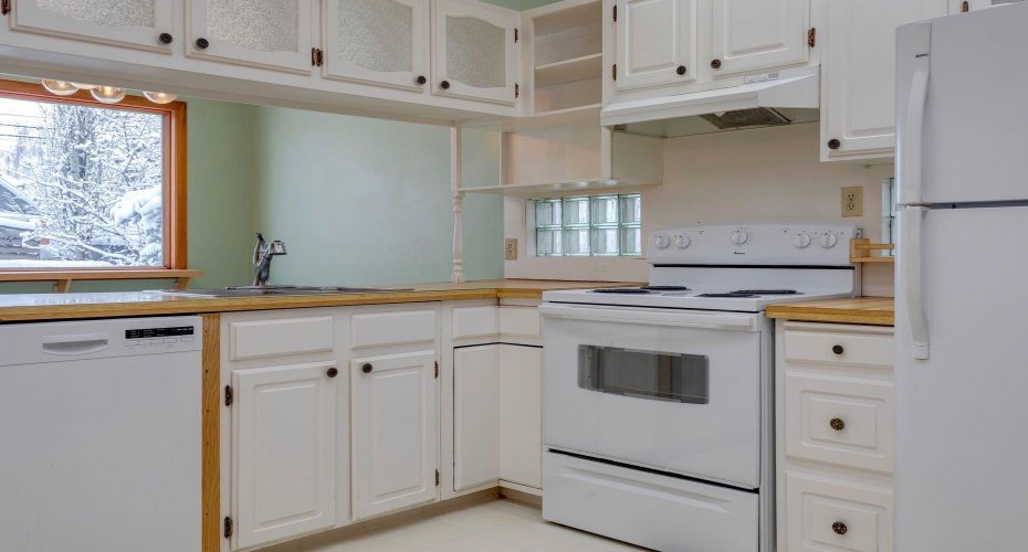 77 Elma Street, Okotoks, Alberta T1S 1J8, 4 Bedrooms Bedrooms, ,1 BathroomBathrooms,Residential,For Sale,Elma,A2290858