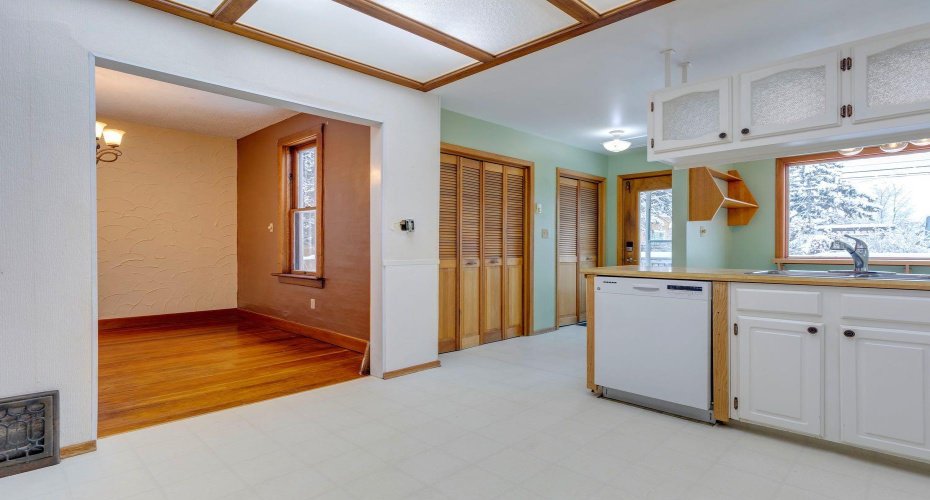 77 Elma Street, Okotoks, Alberta T1S 1J8, 4 Bedrooms Bedrooms, ,1 BathroomBathrooms,Residential,For Sale,Elma,A2290858