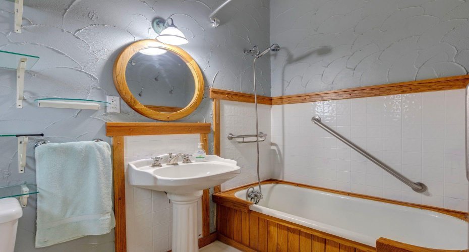 77 Elma Street, Okotoks, Alberta T1S 1J8, 4 Bedrooms Bedrooms, ,1 BathroomBathrooms,Residential,For Sale,Elma,A2290858