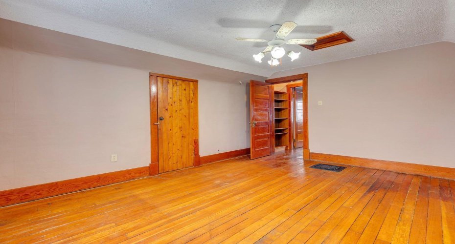 77 Elma Street, Okotoks, Alberta T1S 1J8, 4 Bedrooms Bedrooms, ,1 BathroomBathrooms,Residential,For Sale,Elma,A2290858