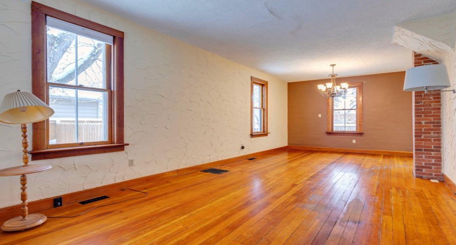 77 Elma Street, Okotoks, Alberta T1S 1J8, 4 Bedrooms Bedrooms, ,1 BathroomBathrooms,Residential,For Sale,Elma,A2290858