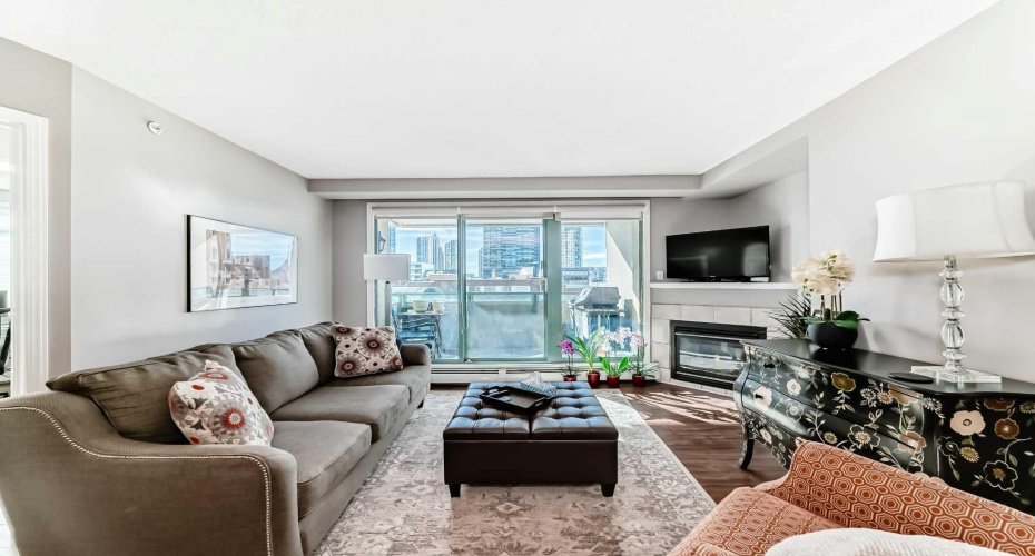 Living Room w Fireplace!