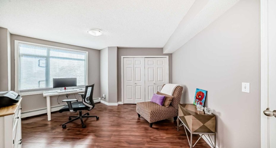 2nd Bedroom/Den