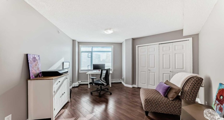 2nd Bedroom/Den