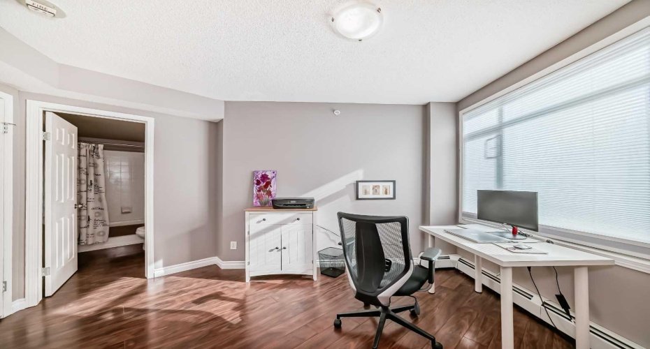 2nd Bedroom/Den