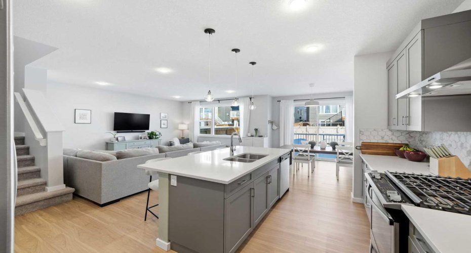 320 Sundown View, Cochrane, Alberta T4C 2R2, 3 Bedrooms Bedrooms, ,3 BathroomsBathrooms,Residential,For Sale,Sundown,A2292177