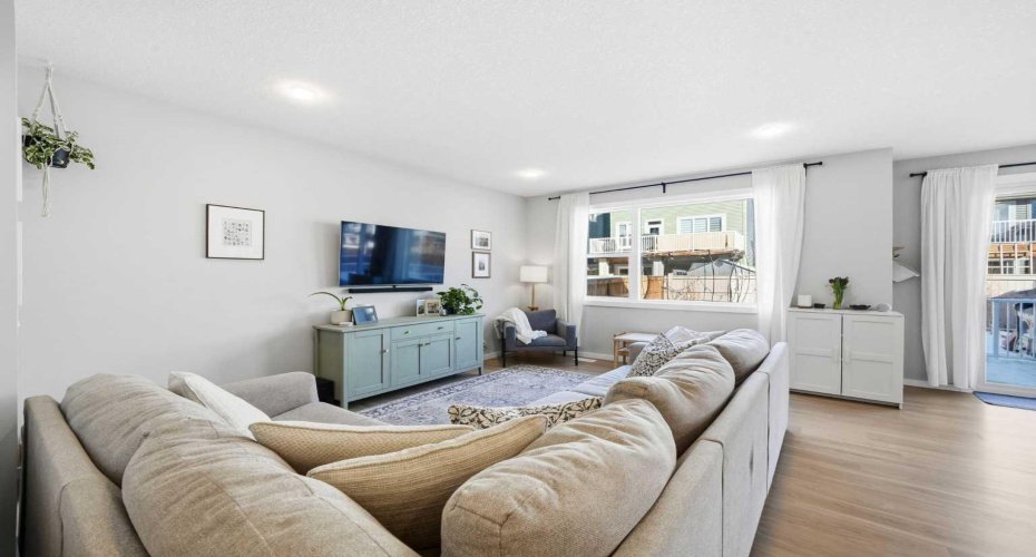 320 Sundown View, Cochrane, Alberta T4C 2R2, 3 Bedrooms Bedrooms, ,3 BathroomsBathrooms,Residential,For Sale,Sundown,A2292177