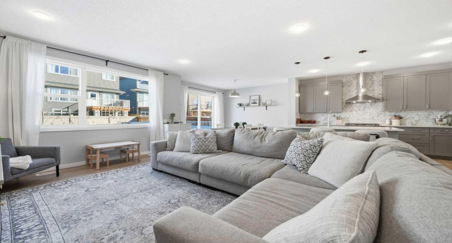 320 Sundown View, Cochrane, Alberta T4C 2R2, 3 Bedrooms Bedrooms, ,3 BathroomsBathrooms,Residential,For Sale,Sundown,A2292177