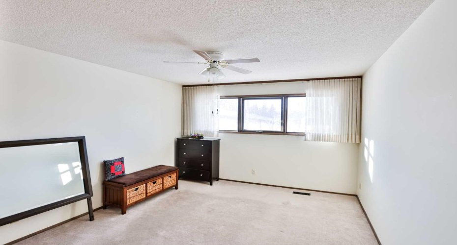 159 Park Avenue, Raymond, Alberta T0K 2S0, 4 Bedrooms Bedrooms, ,3 BathroomsBathrooms,Residential,For Sale,Park Avenue,A2292200